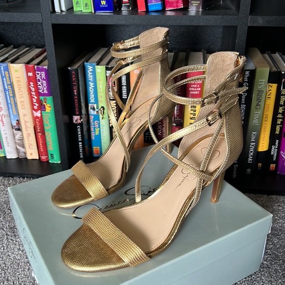 Jessica Simpson Gold 4” heel, size 10, gently used, great condition. - Picture 2 of 7